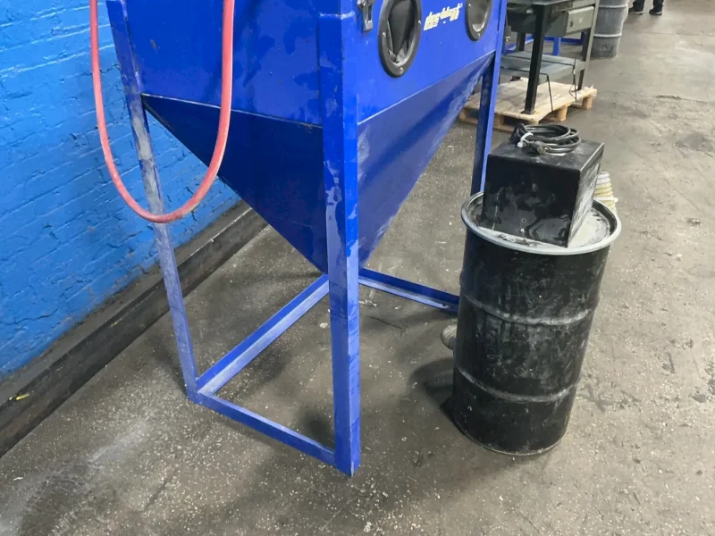 DEE-BLAST 15" X 36" X 11" BLAST CABINET