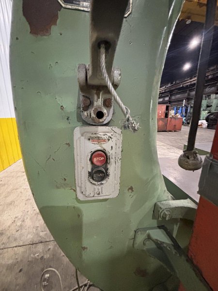 35.5&quot; x 20&quot; TANNEWITZ MODEL #GH VERTICAL BAND SAW:  STOCK #23156