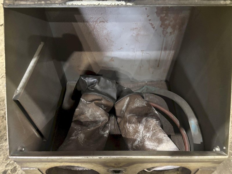 20”W x 18”D x 18”H TRINCO MODEL #20/CDB BENCH BLAST CABINET : YOBRO #23853