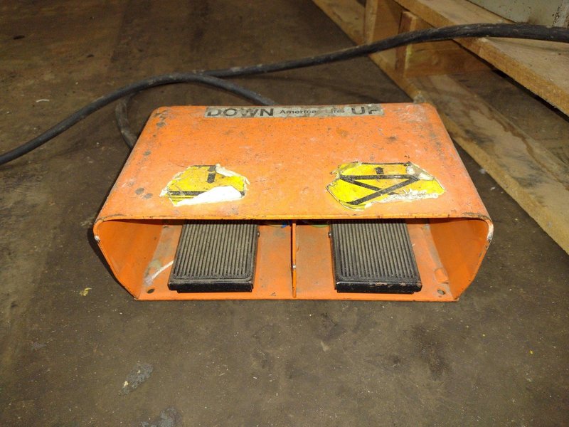 2,000 LBS X 24" X 48" AMERICAN MODEL #P36-020 HYDRAULIC SCISSOR LIFT TABLE, SINGLE PHASE 115V: STOCK #19784