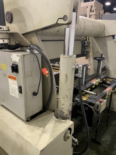 60 TON X 8' ACCURPRESS HYDRAULIC PRESS BRAKE: STOCK #80973