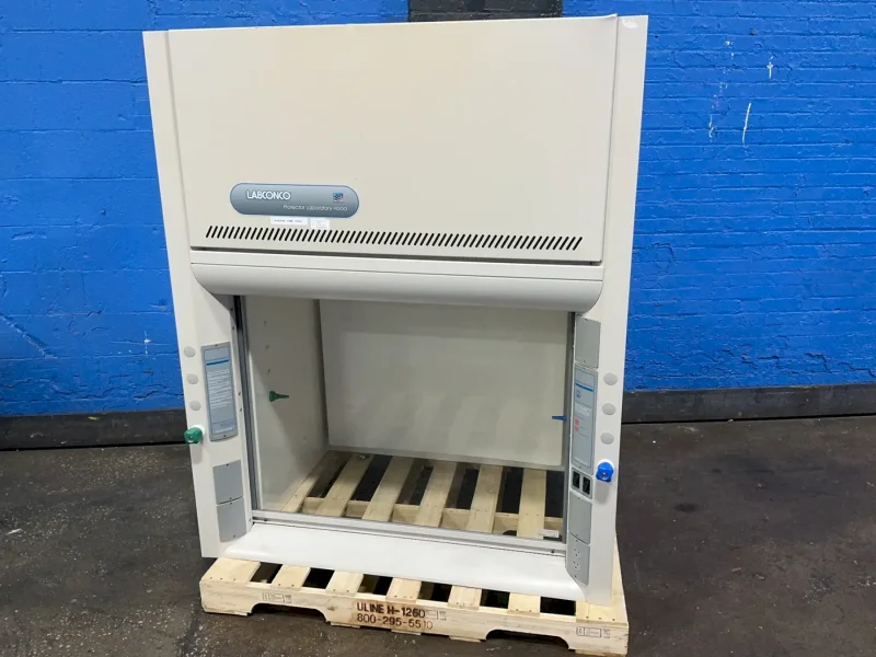 LABCONCO 39”X21”X48” CHEMICAL FUME HOOD  -  488040010814