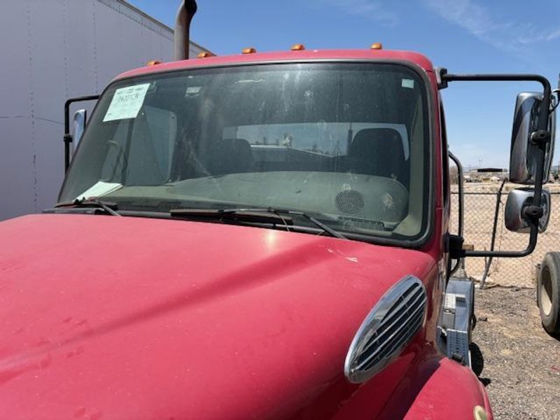 Freightliner Business Class M2 112 Day Cab Truck; 2011