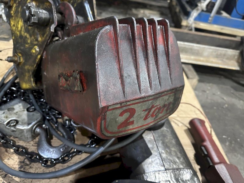 2 TON DAYTON MOTORIZED CHAIN HOIST: YOBRO 24665