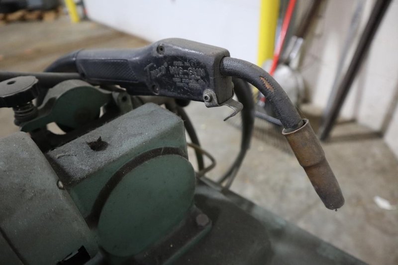 Linde V-200C MIG Welder 200 Amp, Wire Feed Unit, Tweco Torch, Cart- Auction Item