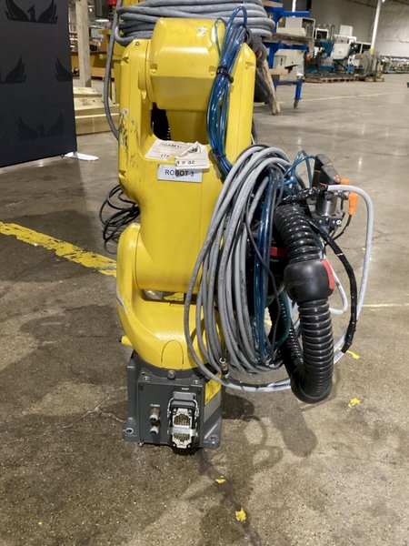 FANUC LR MATE 200iD w/ R-30iB Mate PLUS Controller, Gripper EOA Included USED