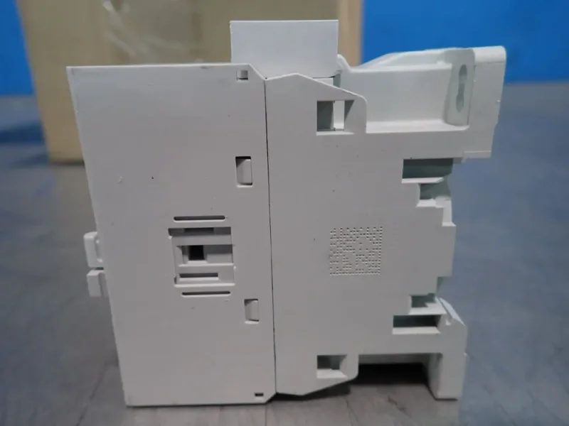 ALLEN-BRADLEY CONTACTOR  -  100-E26KD00