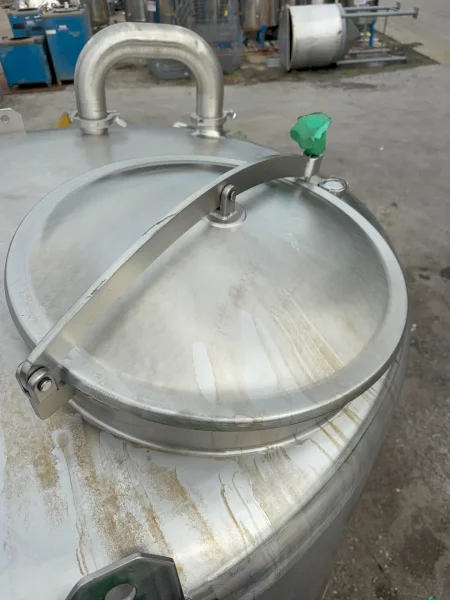 APPROX  900 GALLONS S/S MIXING TANK