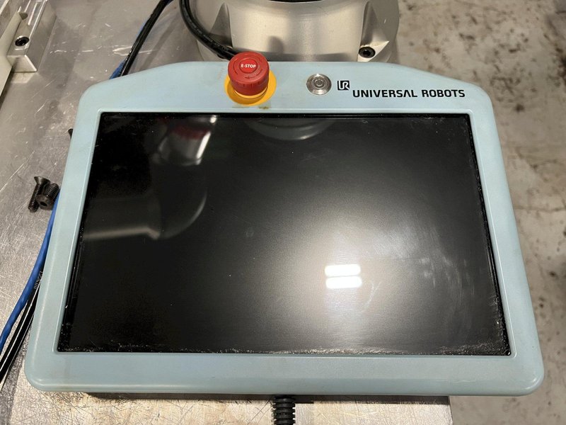 Universal Robots UR10e Cobot With Parts loading base/station. New-2021