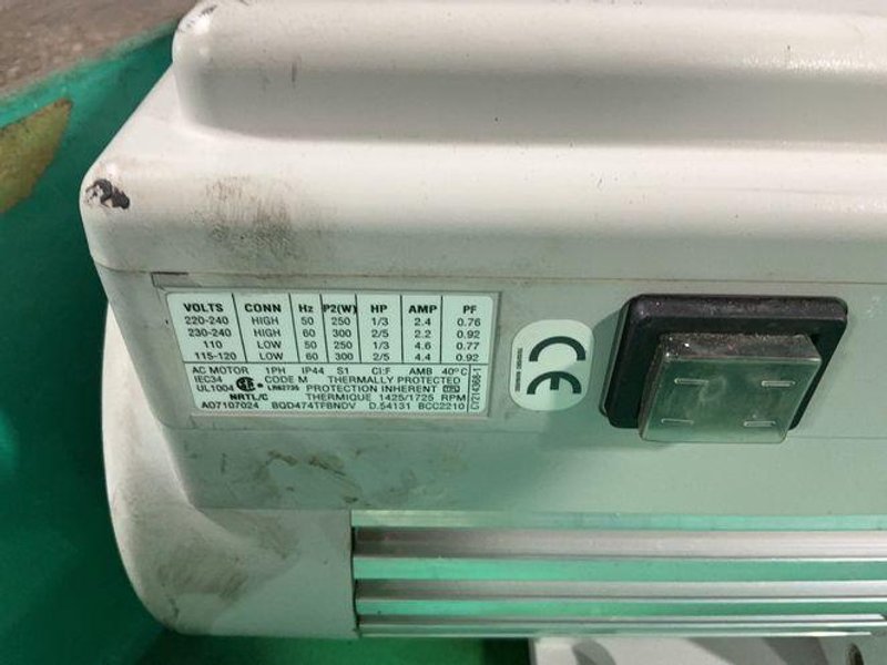 EDWARDS ROTARY VANE VACUUM PUMP   -  E-LAB  2