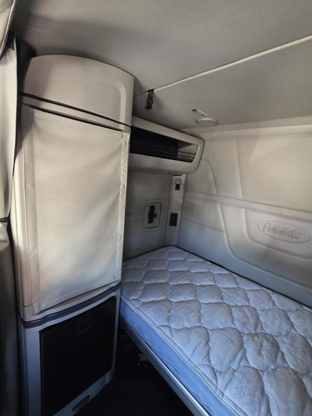 PETERBILT 567 - Trucks