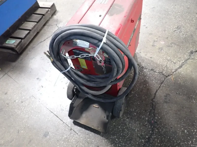 LINCOLN 350 A WELDER  -  POWER MIG 350 MP
