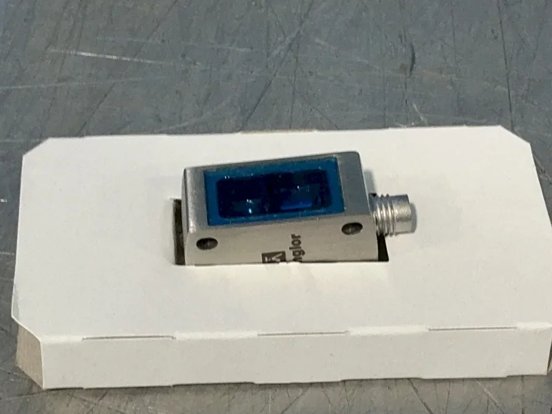 WENGLOR PHOTOELECTRIC REFLEX SENSORS WITH BACKGROUND SUPPRESSION  -  P2KH022