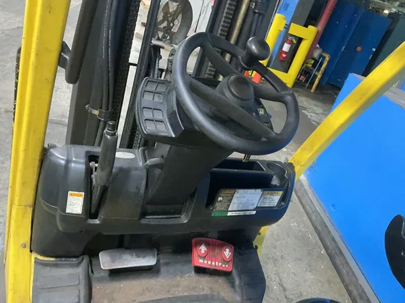 HYSTER 4600 LBS FORTIS 50 PROPANE FORKLIFT  -  S50FT