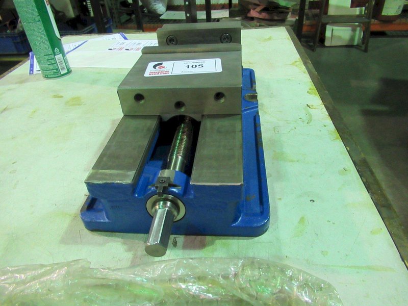Kurt D688 Machine Vise with Steel Jaws and Handle- Auction Item