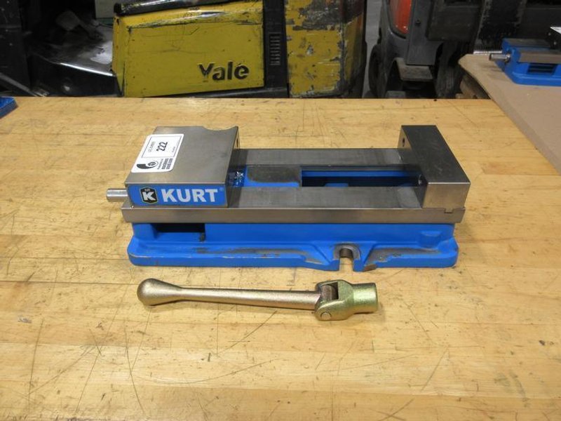 Kurt D688 6" AngLock CNC Milling Vise – w/ Handle- Auction Item
