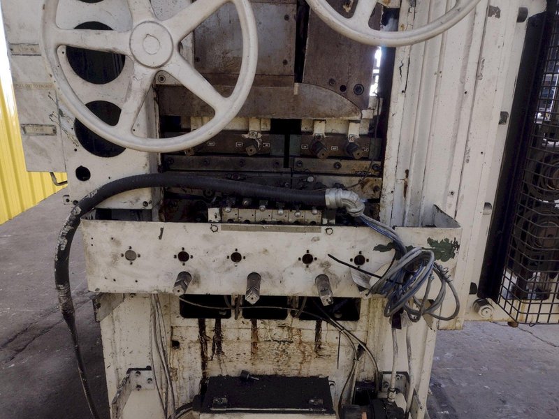 MAUST 60x1-1/4 17-ROLL 6-HIGH BACKED UP PRECISION LEVELER (14453)