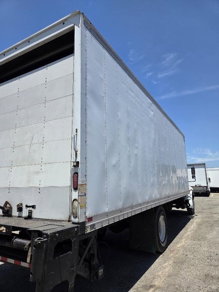 International DuraStar 4300 26’ Box Truck, 2018 – Cummins B6.7 Diesel, Allison Automatic, Liftgate &amp; Non-CDL GVWR