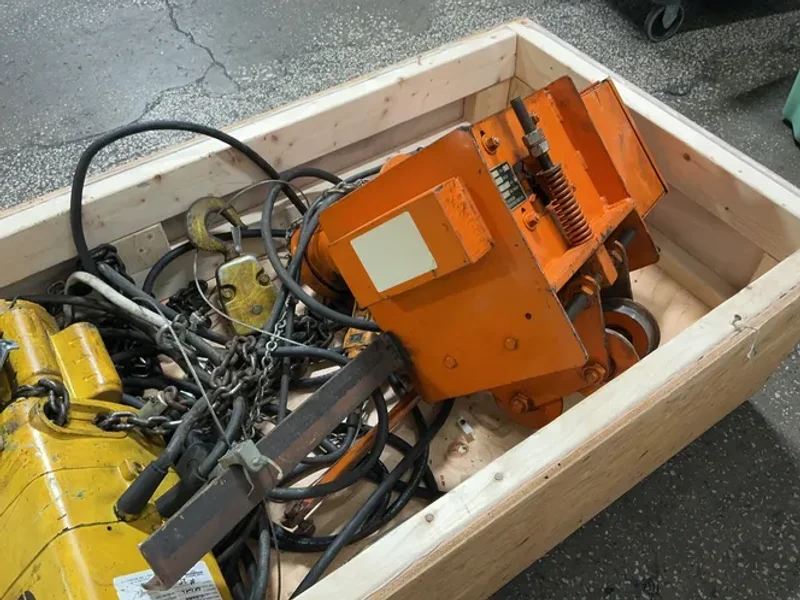 YALE, SATURN ENGINEERING CORP. 2 TON HOIST