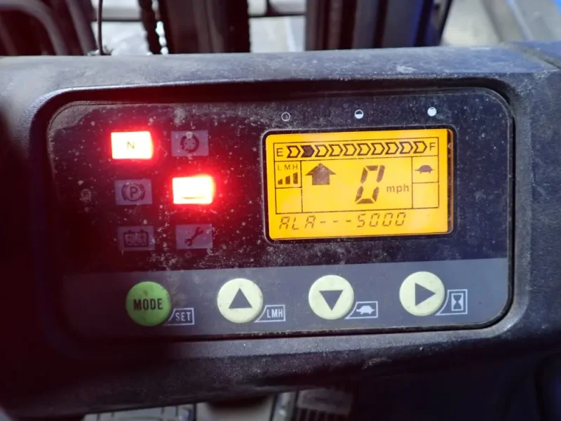 KOMATSU 2600 POUNDS ELECTRIC FORKLIFT  -  FB18MU-12