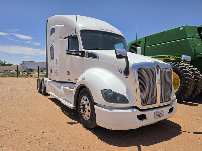 Kenworth T680 Raised Roof Sleeper, 2018 – Cummins ISX Engine