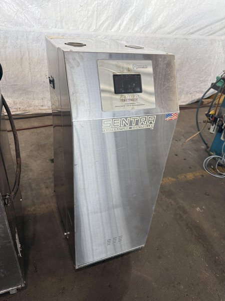 ADVANTAGE ENGINEERING WATER-CIRCULATING TEMPERATURE CONTROL UNIT. STOCK # 1115824