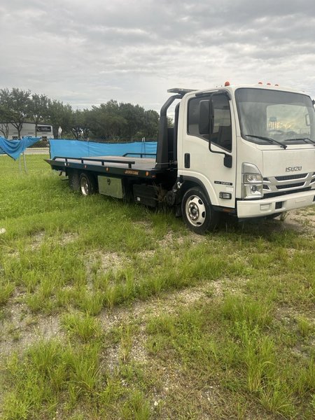 Isuzu NRR 19’ Rollback Tow Truck, 2023 – Diesel, Automatic 19,500 GVWR