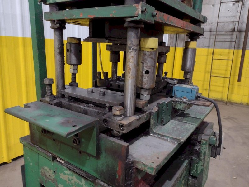 7 TON AIRAM PNEUMATIC CUTOFF PRESS: STOCK #19532