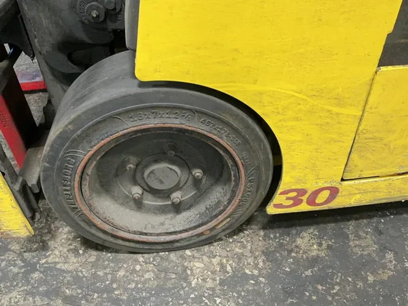HYSTER 2850 LBS ELECTRIC STAND-UP FORKLIFT  -  E30HSD3-18
