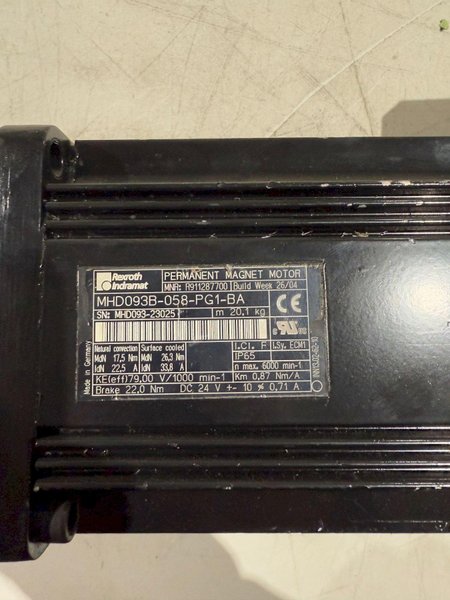REXROTH INDRAMAT MHD093B-058-PG1-BA SERVO MOTOR USED