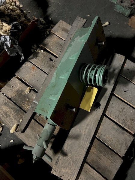 MEECO STRAIGHTENER BOTTOM GUIDE HOLDER: STOCK #18423