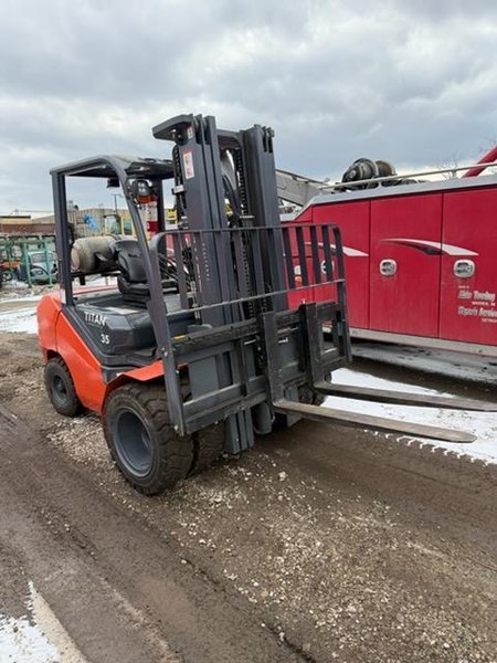 2022 Titan TG25S Forklift – 5,500 LB Capacity, Dual Fuel LPG/Gas, Pneumatic Tire, Side Shift, 3-Stage Mast (2)