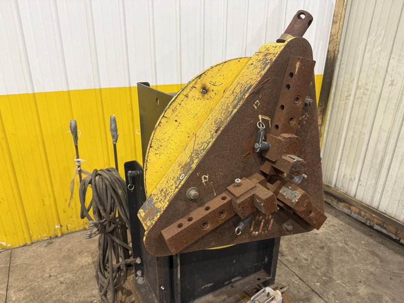 1,250 LB STINGER MODEL #P-1250 PIPE WELDING POSITIONER WITH 30" GRIPPER CHUCK : YOBRO #25213