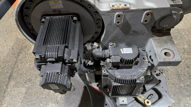 YASKAWA MOTOMAN UP130-RB00 INDUSTRIAL ROBOT ARM AND CONTROL CABINET USED