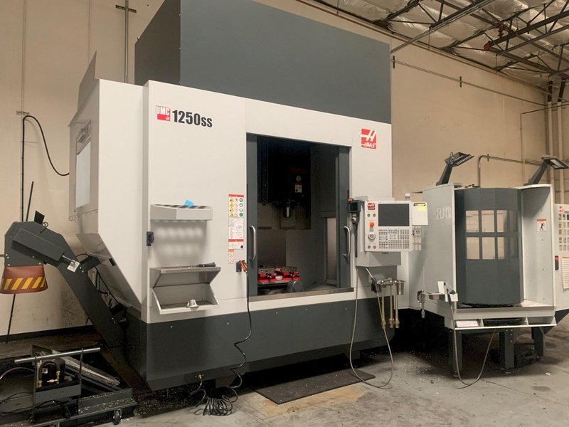 2022 HAAS UMC 1250SS w/ 6 Station Pallet Pool LOW HOURS Universal Machining Centers