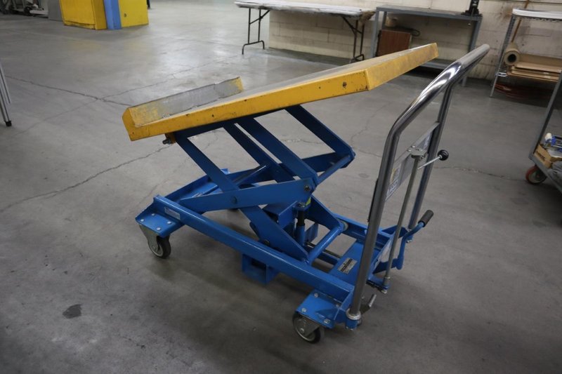 Southworth Dandy Portable Hydraulic Work Tilting Table.  Platform 23.5" x 33.5'- Auction Item