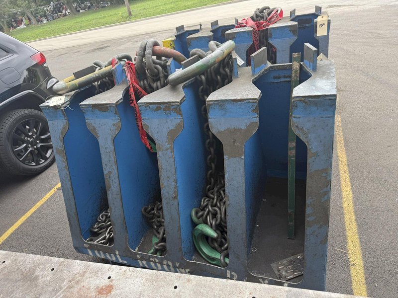 HEAVY DUTY LIFTING CHAINS W/ ROLLING STAND/CABINET: YOBRO #23990