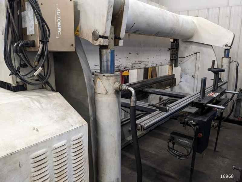 Accurpress 175 Ton x 12' Hydraulic Press Brake Model 717512 with Automec CNC 150 Backgauge and ETS Ram Control
