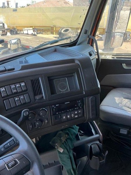 2022 Volvo Trucks VNL 64T860 Sleeper – D13, I-Shift, 6×4,