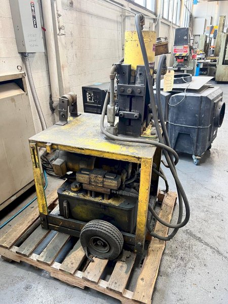 USED FABRILINE 4&quot; X 4&quot; X 3/8&quot; HYDRAULIC ANGLE SHEAR MODEL FAS 44, Stock# 10995