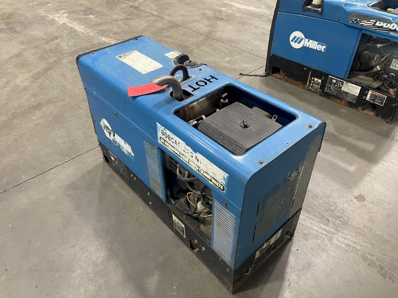MILLER BOBCAT 225NT WELDER GENERATOR 11,000 WATTS USED