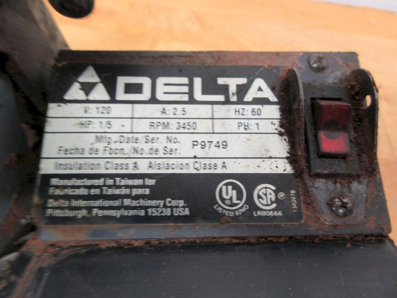 Delta 31-050 1" Wide Belt Sander with Assorted Belts- Auction Item