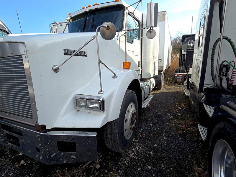 Kenworth T800 AeroCab Legacy Sleeper Truck, 2013 – Paccar Engine, Eaton Fuller Transmission