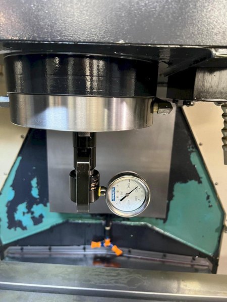 2014 DOOSAN MYNX 5400 with Chip Conveyor Vertical Machining Center