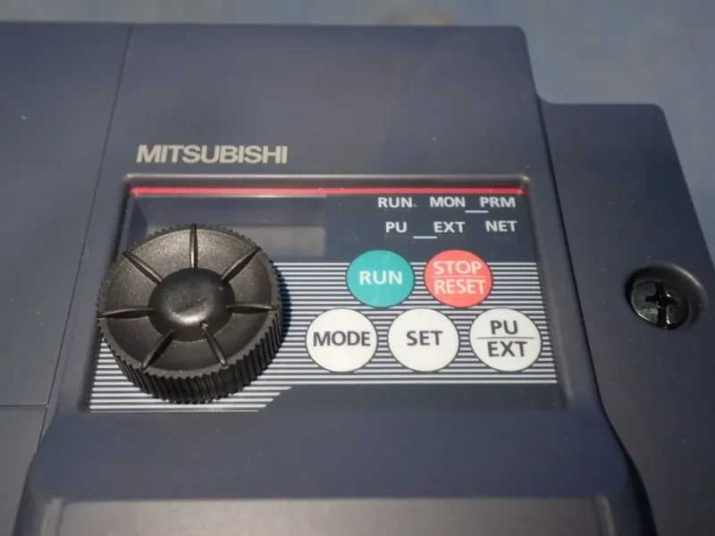 MITSUBISHI ELECTRIC INVERTER DRIVE  -  FR-D720-11K