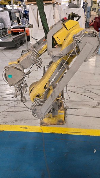 FANUC M-16IB/20 + R-J3IB ROBOT ARM AND CONTROL PANEL USED