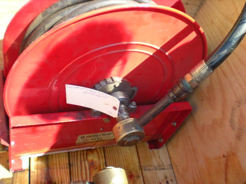 REELCRAFT SPRING RETRACTABLE FUEL HOSE REEL