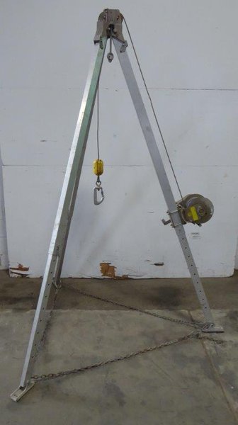 Winch/Tripod System, DBI/SALA Salalift L1850, 7&#039; Tripod, Winch