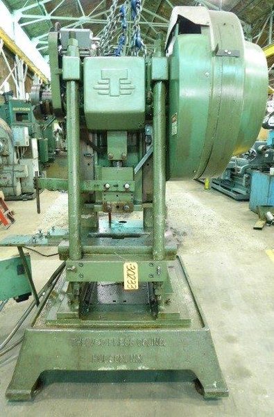 35 Ton V &amp; O No. 35-ST, 1-1/2" Str., 10" S.H., 200-600 SPM, 16" x 29" Bed, A.C., 7.5 HP