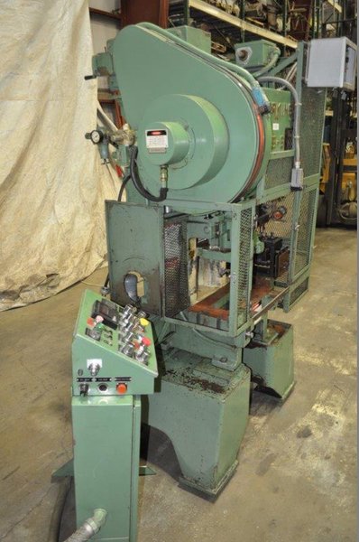 15 TON PERKINS No. 15-S, 1-1/2&quot; Str., 7.75&quot; S.H., 20&quot; x 10&quot; Bed, 100-300 SPM, 1981